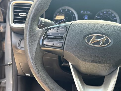 Used 2020 Hyundai Venue SEL FWD image 13