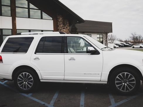 Used 2015 Lincoln Navigator 4WD image 12