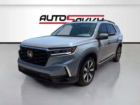 Used 2024 Honda Pilot Touring image 3