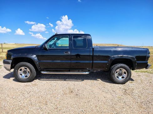 Used 2004 Chevrolet Silverado 2500 LT w/ Skid Plate Package AWD/4WD image 2