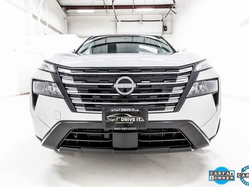 Used 2025 Nissan Rogue SV image 8