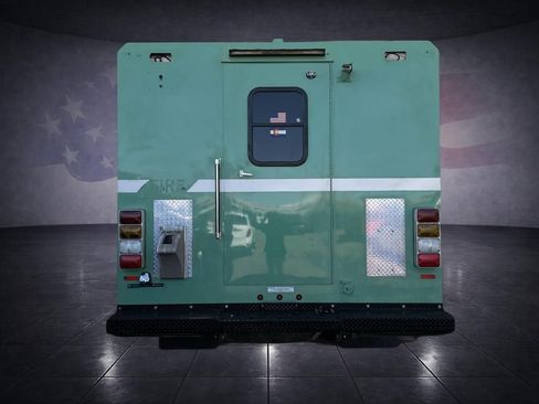 Used 2018 Chevrolet Express 2500 Work Van w/ Driver Convenience Package image 4