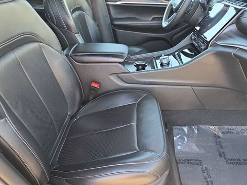 Used 2024 Jeep Grand Cherokee L Limited w/ Luxury Tech Group II image 18