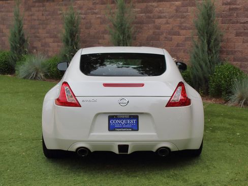 Used 2009 Nissan 370Z Touring RWD image 6