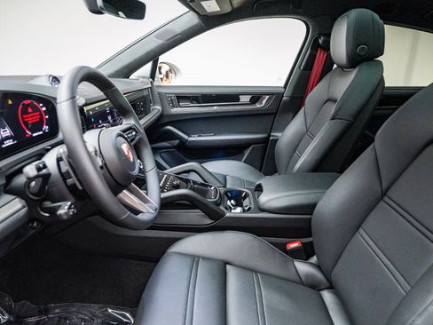 Used 2025 Porsche Cayenne GTS image 22