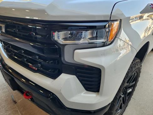 Used 2024 Chevrolet Silverado 1500 LT Trail Boss w/ Convenience Package II AWD/4WD image 8