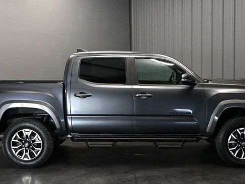 Used 2020 Toyota Tacoma TRD Sport w/ Technology Package RWD image 4