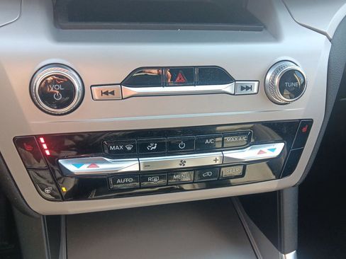 Used 2024 Ford Explorer XLT w/ Equipment Group 202A image 17