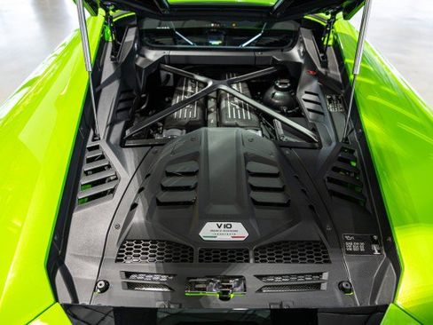 Used 2022 Lamborghini Huracan EVO RWD image 28