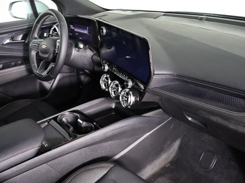 Used 2024 Chevrolet Blazer EV LT AWD/4WD image 29