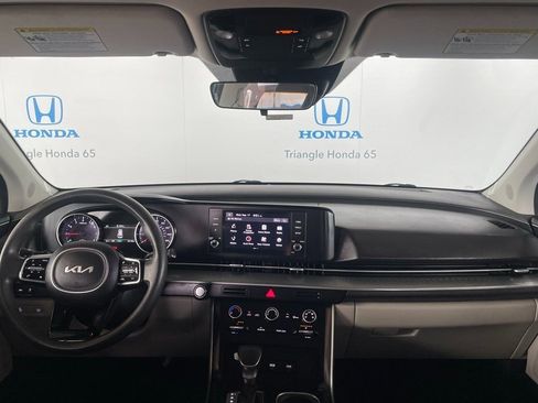 Used 2024 Kia Carnival LX image 6