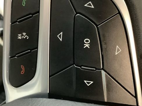 Used 2024 Chrysler Pacifica Touring-L image 16