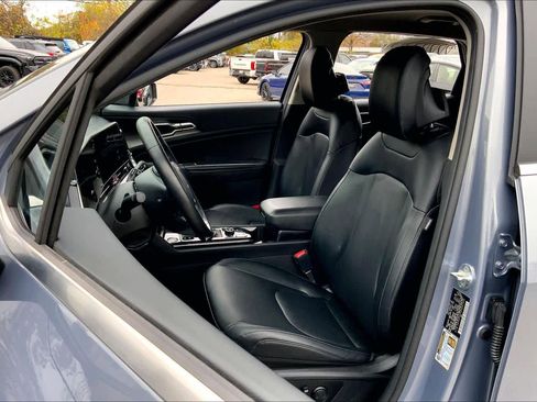 Used 2023 Kia Sportage EX image 7