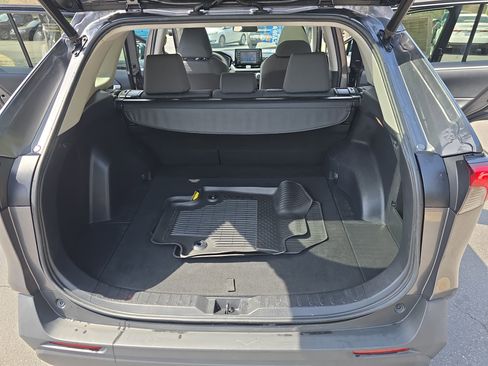 Used 2021 Toyota RAV4 XLE w/ Convenience Package image 12