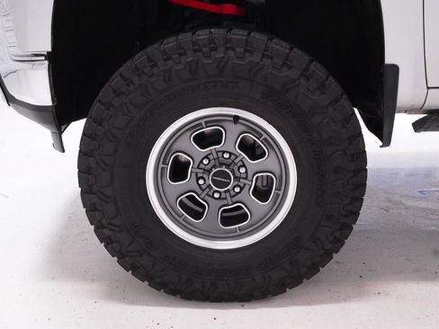 Used 2021 Chevrolet Silverado 1500 LT image 9