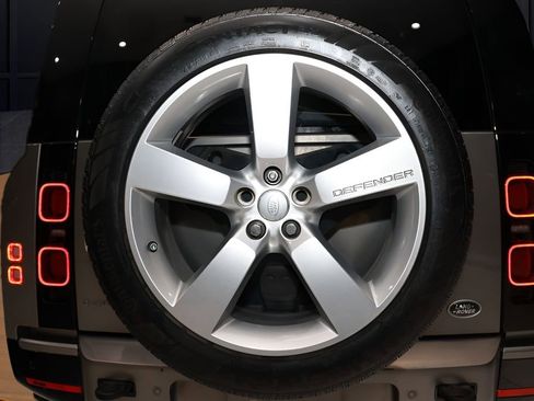 Used 2023 Land Rover Defender 110 X-Dynamic SE image 44