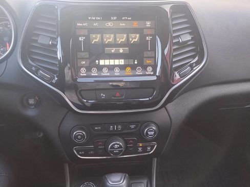 Used 2019 Jeep Cherokee Limited image 9