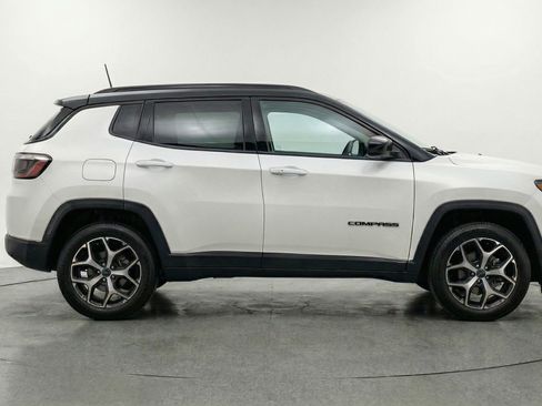 Used 2025 Jeep Compass Limited image 11