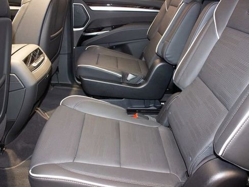 Used 2025 Cadillac Escalade Premium Luxury w/ Touring Package image 19