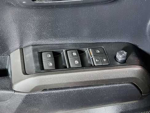 Used 2019 Toyota Tacoma TRD Off-Road AWD/4WD image 16