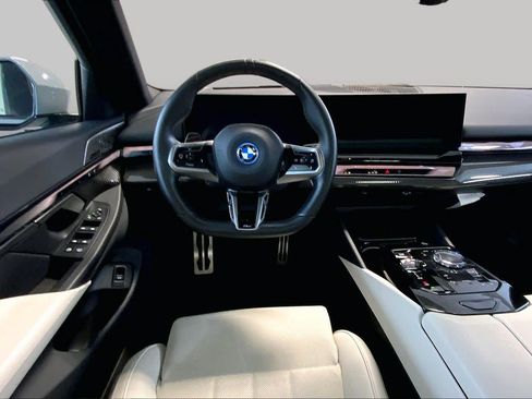 Used 2024 BMW i5 eDrive40i w/ Executive Package RWD image 5