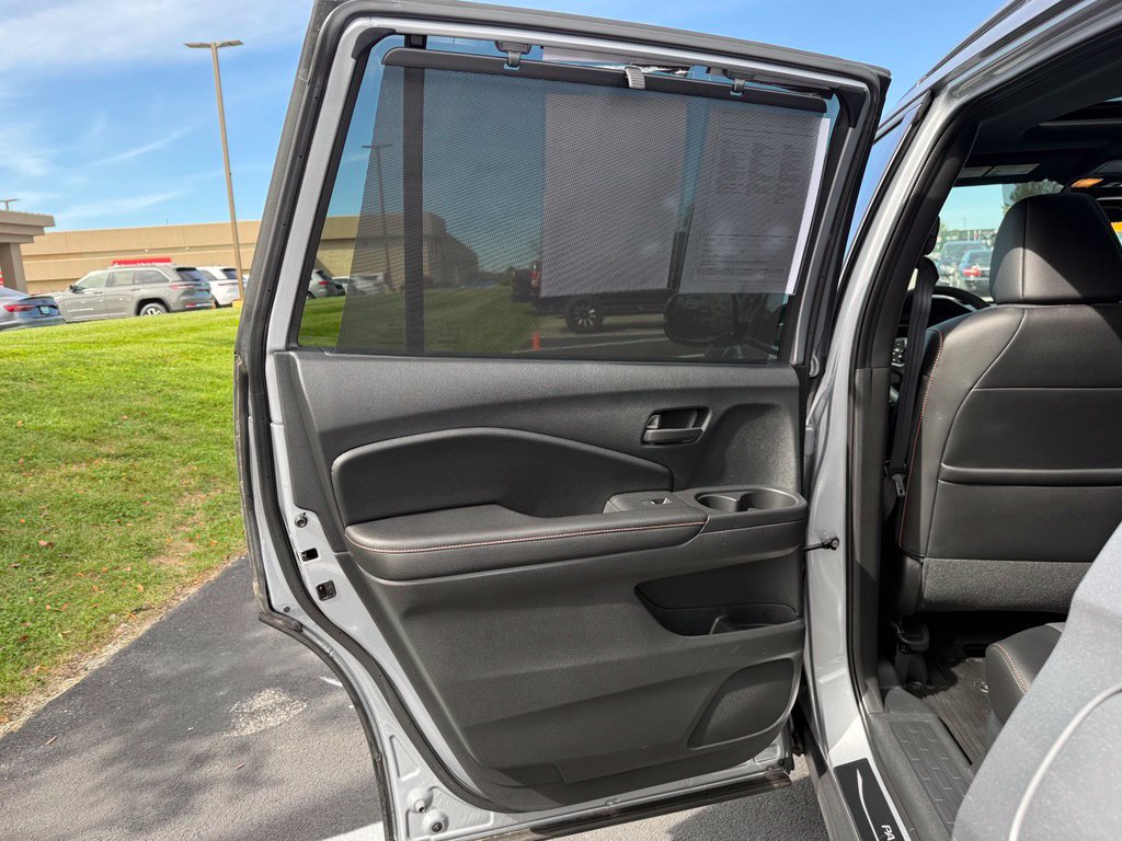 Used 2025 Honda Passport TrailSport image 11