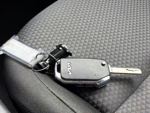 Used 2025 Kia Soul LX w/ LX Technology Package FWD image 21