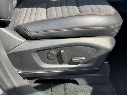 Used 2025 Ford Explorer ST-Line w/ ST-Line Street Pack AWD/4WD image 28