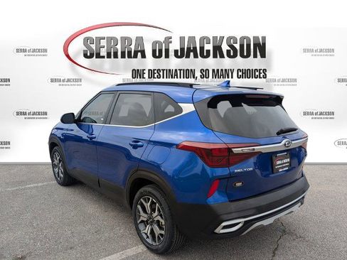 Certified 2021 Kia Seltos EX image 2