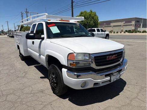 Used 2005 GMC Sierra 3500 SLE w/ Heavy-Duty Power Package RWD image 3