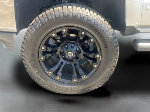Used 2017 Chevrolet Silverado 1500 LT AWD/4WD image 32