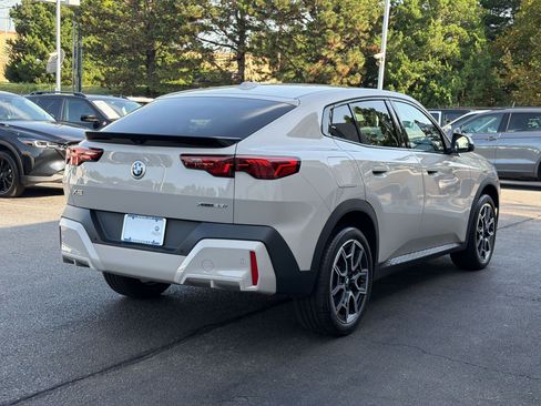 Used 2026 BMW X2 xDrive28i AWD/4WD image 9