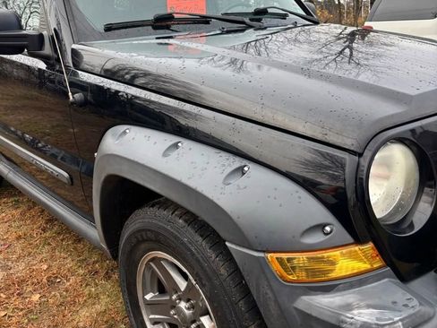 Used 2005 Jeep Liberty Renegade image 28