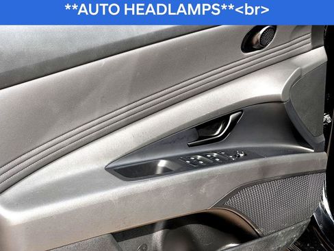 Used 2025 Hyundai Elantra Sport image 14