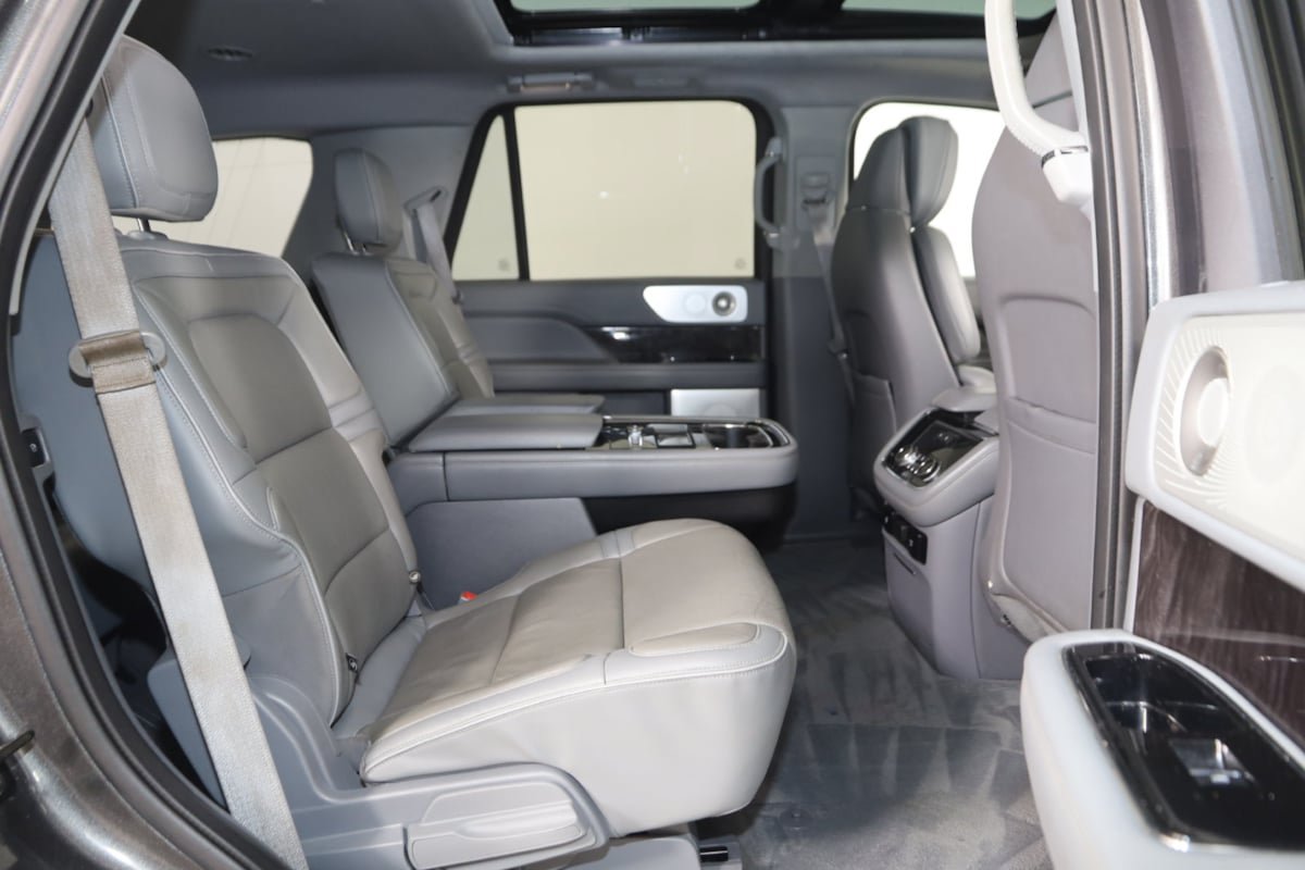 Used 2018 Lincoln Navigator Reserve w/ Technology Package AWD/4WD image 16