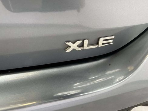 Used 2023 Toyota Highlander XLE FWD image 11