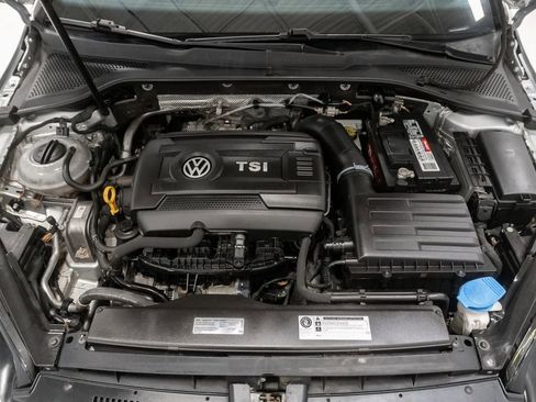 Used 2017 Volkswagen GTI SE FWD image 3