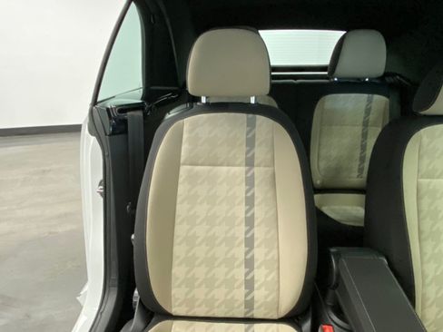 Used 2018 Volkswagen Beetle 2.0T Coast FWD image 32