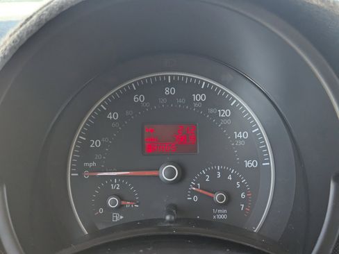 Used 2008 Volkswagen Beetle S image 23