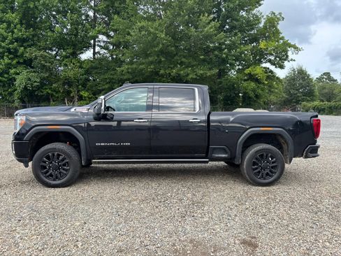 Used 2022 GMC Sierra 3500 Denali w/ Denali Black Diamond Edition AWD/4WD image 2