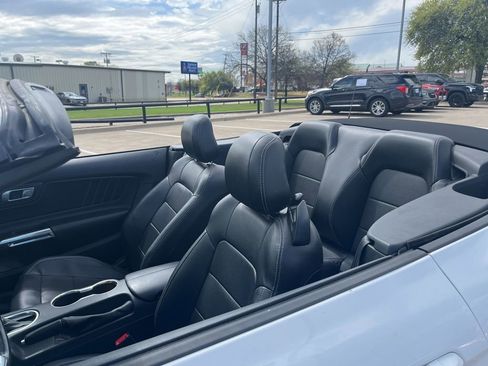 Used 2023 Ford Mustang Premium image 5