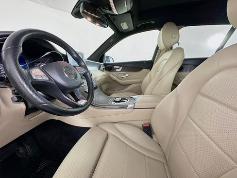 Used 2018 Mercedes-Benz GLC 300 4MATIC w/ Premium Package image 20