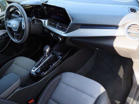 Certified 2025 Chevrolet Trax LT image 27