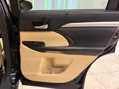 Used 2017 Toyota Highlander XLE image 26