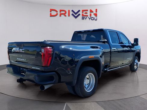 Used 2024 GMC Sierra 3500 Denali w/ Technology Package AWD/4WD image 5