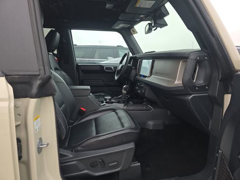 Used 2025 Ford Bronco Outer Banks image 12
