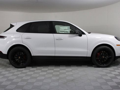 New 2026 Porsche Cayenne S image 8