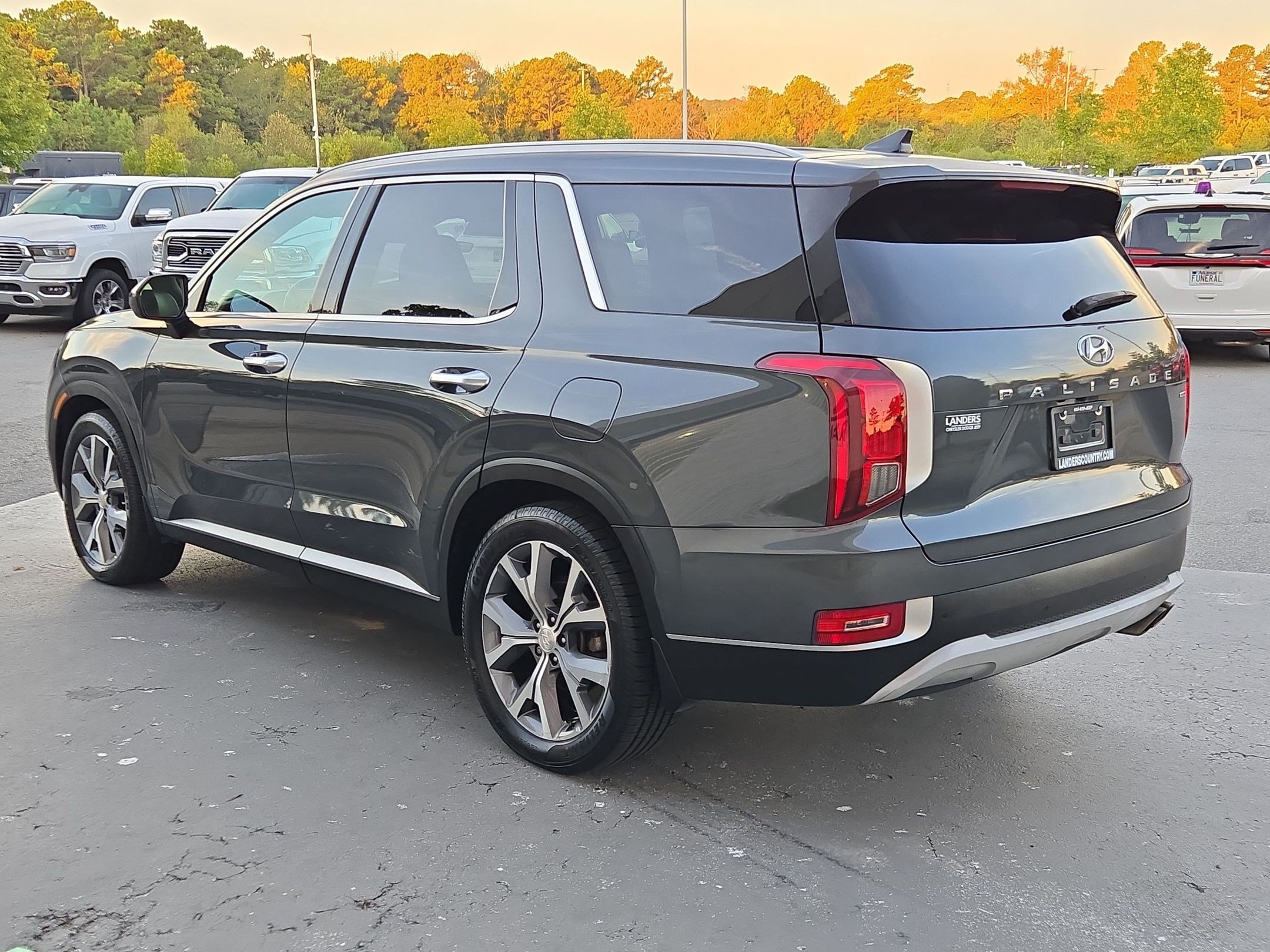 Used 2022 Hyundai Palisade SEL w/ 8P Bench Seat Package AWD/4WD image 5