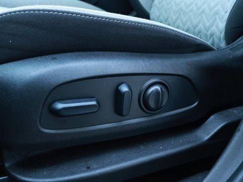 Used 2024 Chevrolet Equinox LT FWD image 23