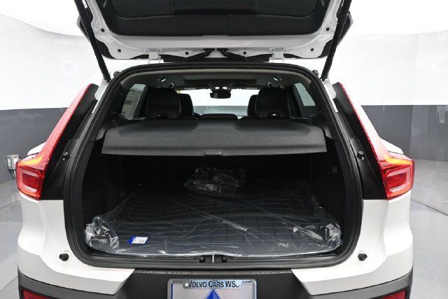 New 2026 Volvo XC40 B5 Plus w/ Climate Package AWD/4WD image 29